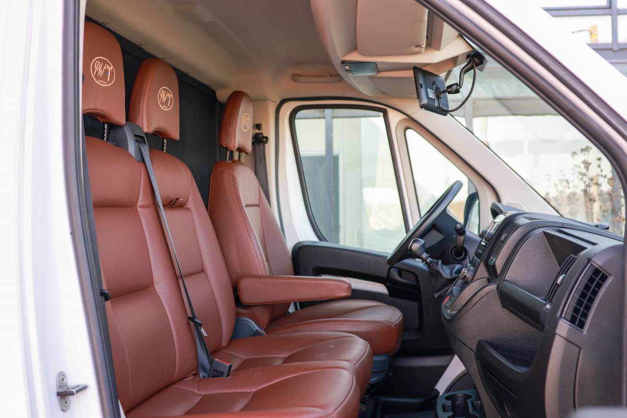 Kleine paardenvrachtwagen (B rijbewijs) Peugeot BOXER 2021 Tweedehands