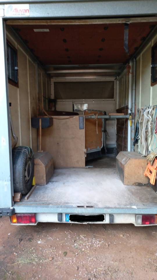 Kleine paardenvrachtwagen (B rijbewijs) Renault master 2002 Tweedehands