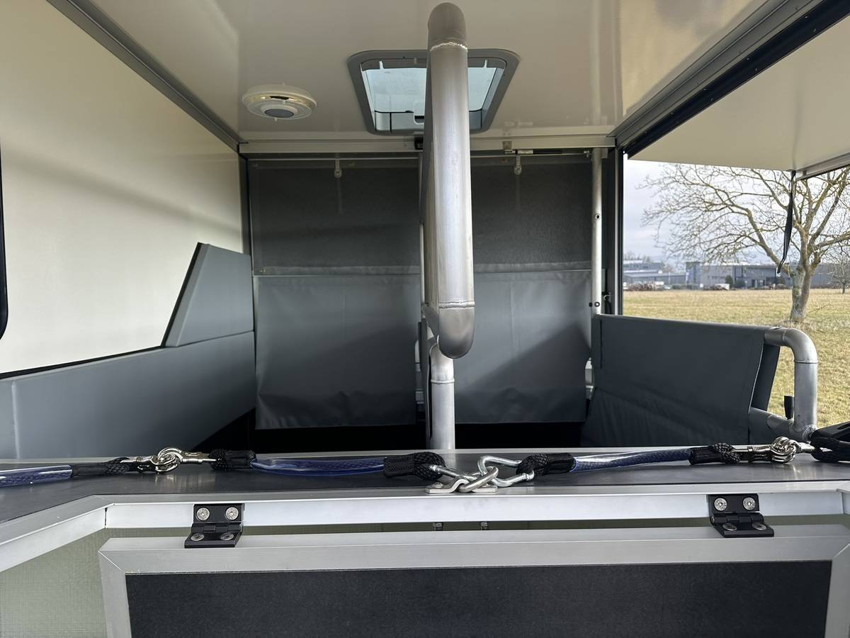 Kleine paardenvrachtwagen (B rijbewijs) Autre marque NISSAN 0 Nieuw