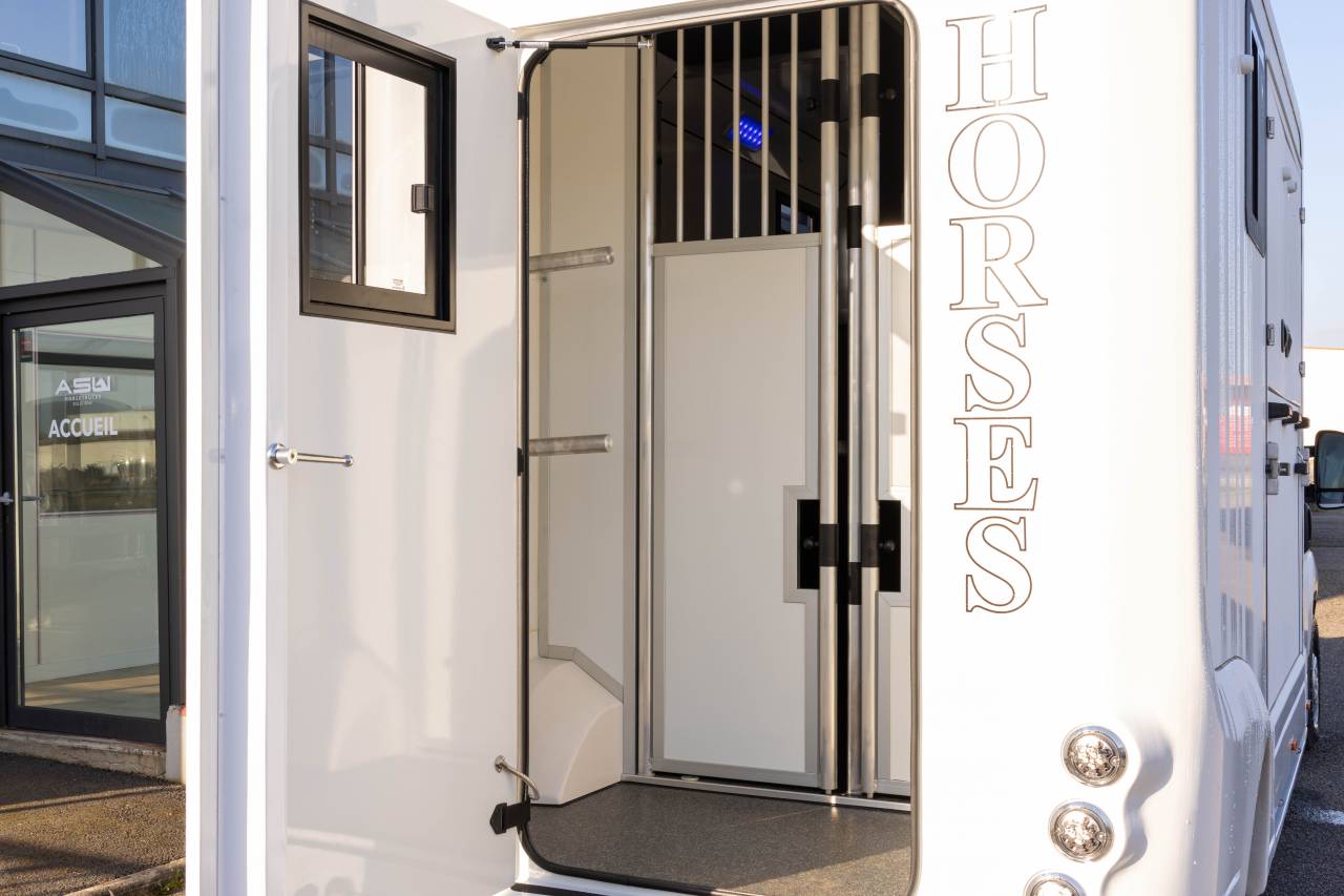 Kleine paardenvrachtwagen (B rijbewijs) Fiat  FIAT DUCATO 2016 Tweedehands