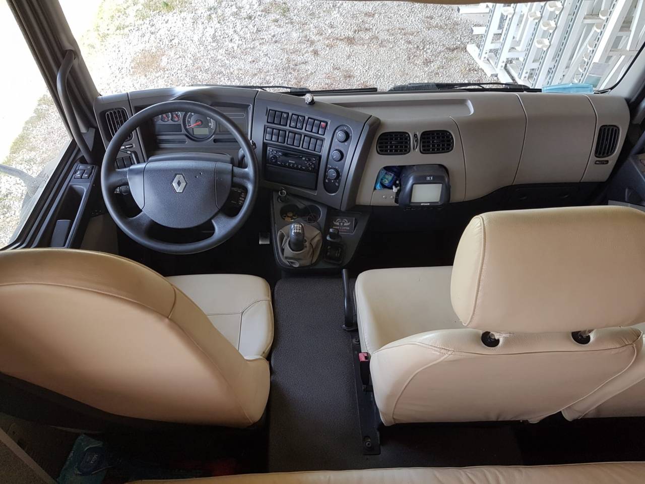 Zware paardenvrachtwagen (groot rijbewijs) Renault middlum 2006 Tweedehands