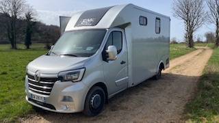 Kleine paardenvrachtwagen (B rijbewijs) Renault RENAULT MASTER  2023 Tweedehands