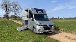Kleine paardenvrachtwagen (B rijbewijs) Renault RENAULT MASTER  2023 Tweedehands