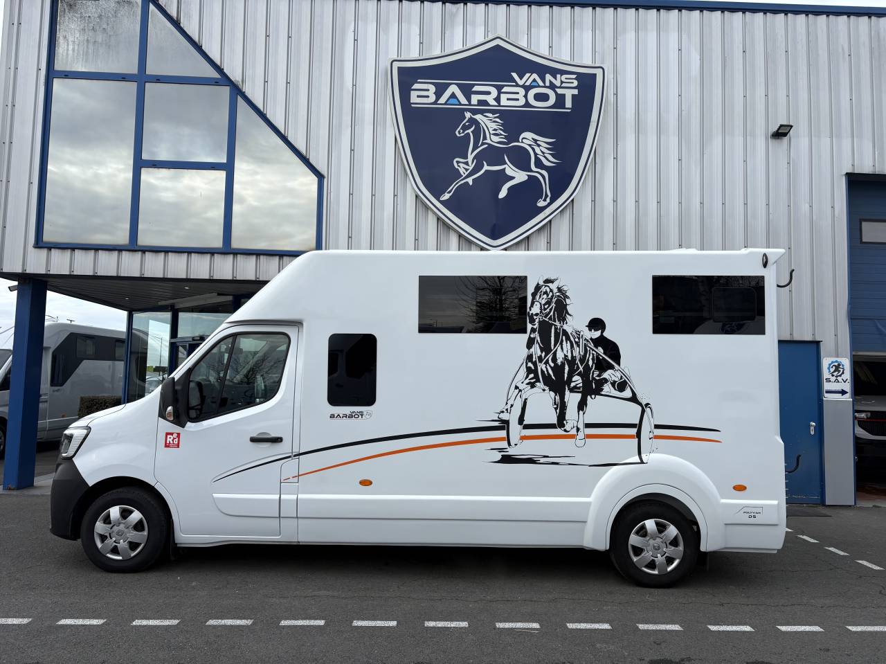 Kleine paardenvrachtwagen (B rijbewijs) Barbot master 2024 Tweedehands