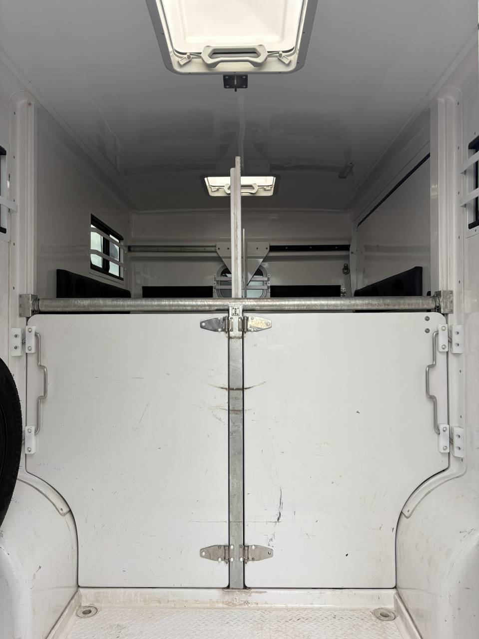 Kleine paardenvrachtwagen (B rijbewijs) Barbot master 2024 Tweedehands