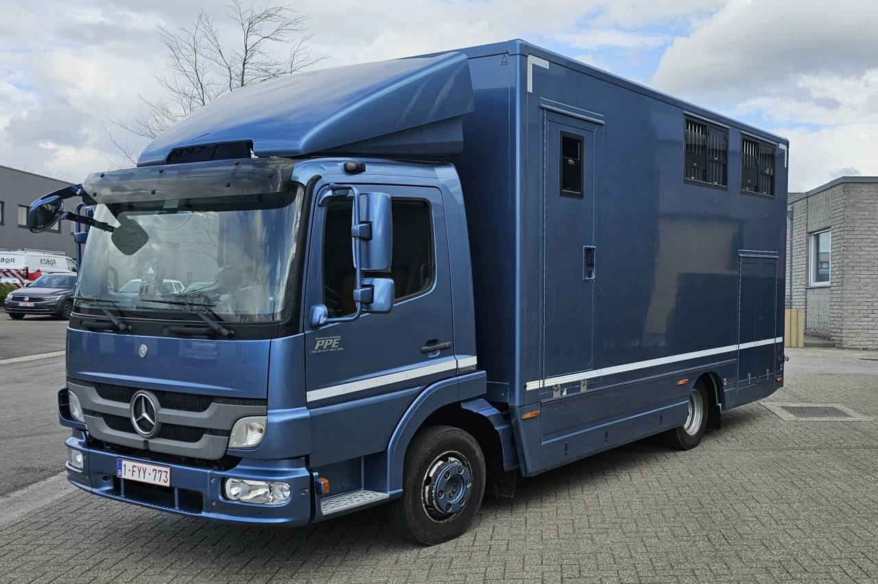 Zware paardenvrachtwagen (groot rijbewijs) Mercedes ATEGO 2013 Tweedehands