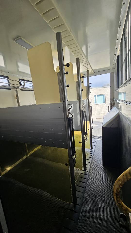 Zware paardenvrachtwagen (groot rijbewijs) Mercedes ATEGO 2013 Tweedehands