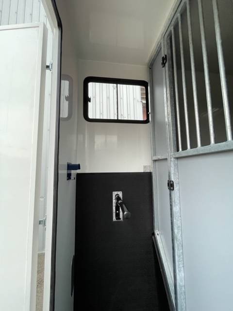 Kleine paardenvrachtwagen (B rijbewijs) Renault MASTER 2021 Nieuw