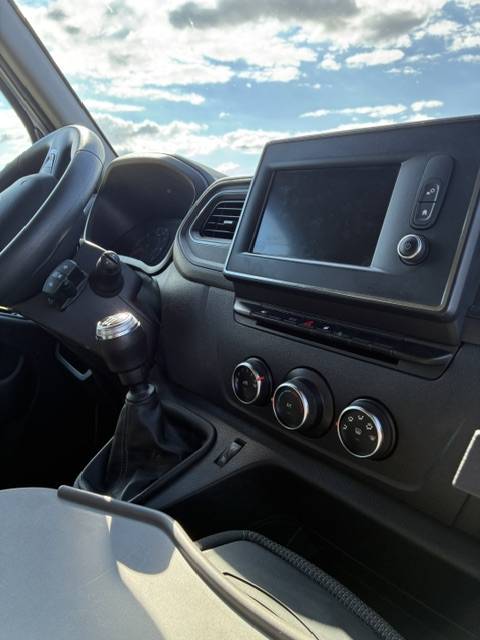 Kleine paardenvrachtwagen (B rijbewijs) Renault MASTER 2021 Nieuw