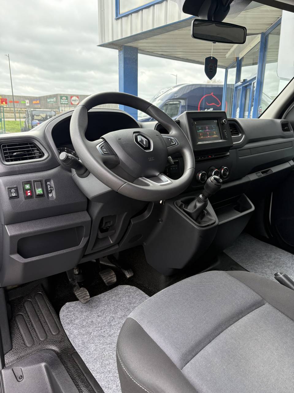 Kleine paardenvrachtwagen (B rijbewijs) Barbot D5 2024 Tweedehands