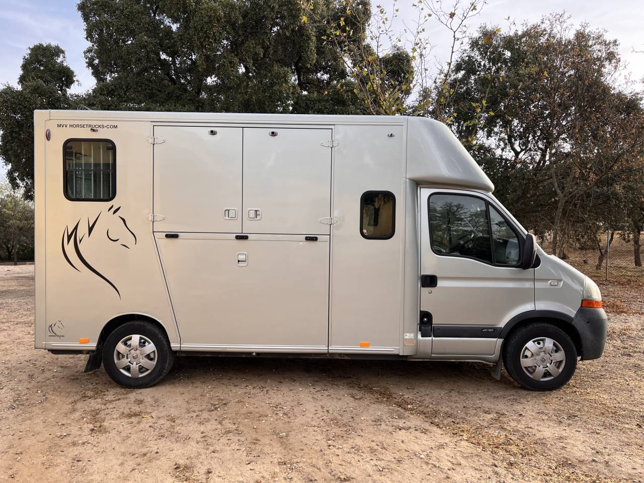 Kleine paardenvrachtwagen (B rijbewijs) Renault Master 2007 Tweedehands