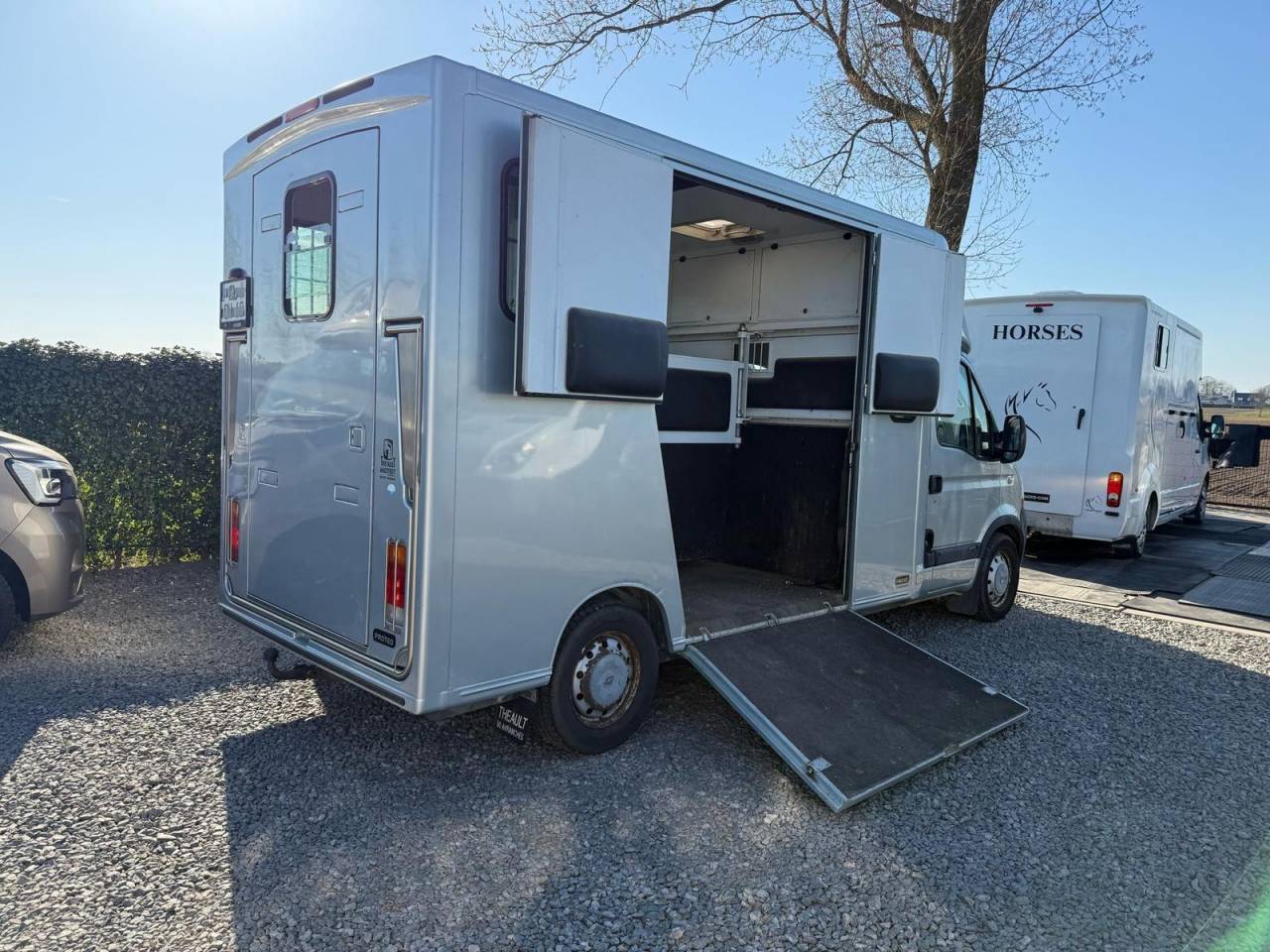 Kleine paardenvrachtwagen (B rijbewijs) Renault Master 2007 Tweedehands