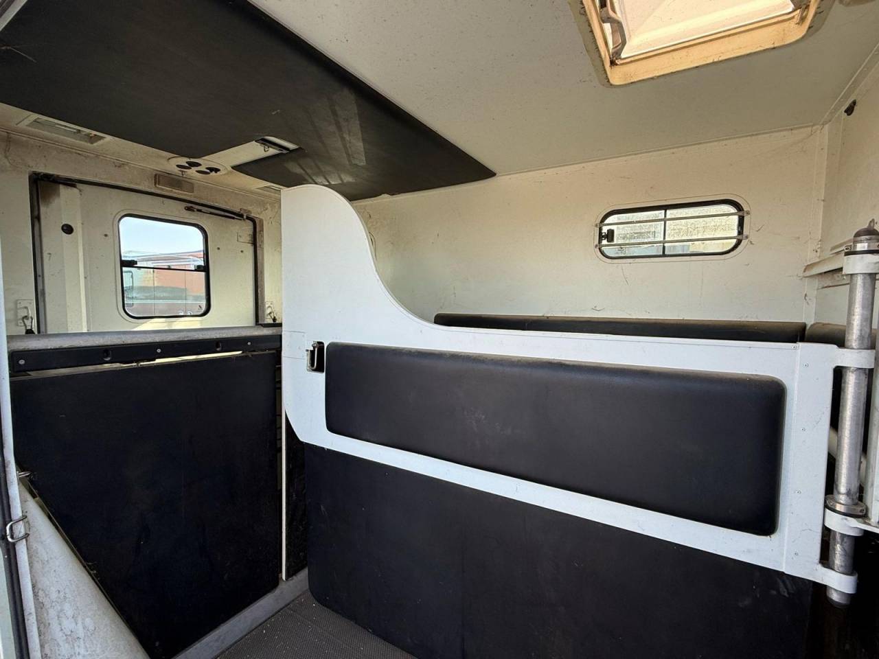 Kleine paardenvrachtwagen (B rijbewijs) Renault Master 2007 Tweedehands