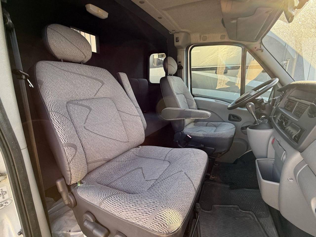 Kleine paardenvrachtwagen (B rijbewijs) Renault Master 2007 Tweedehands