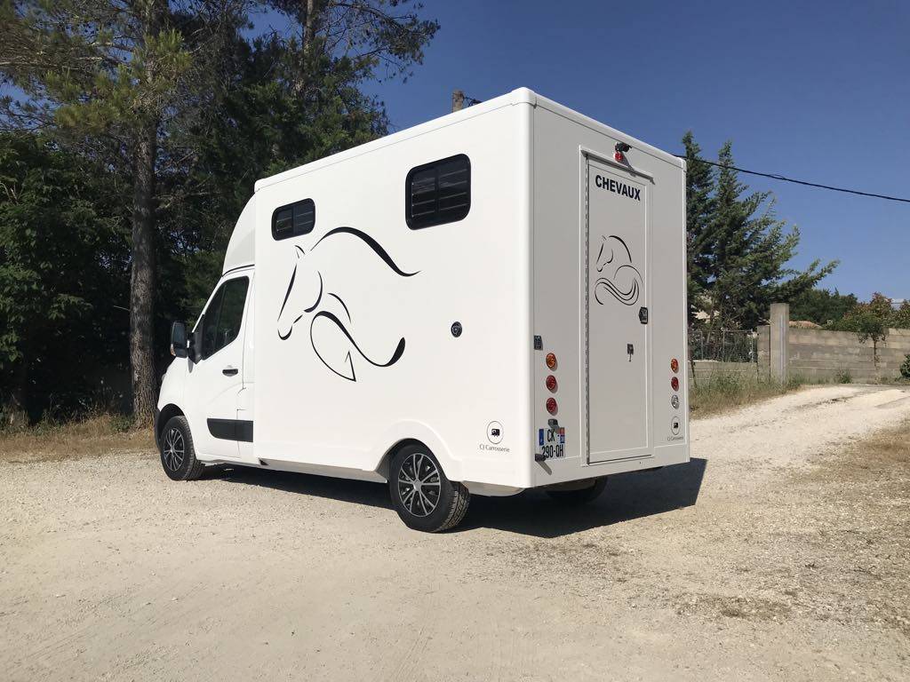 Kleine paardenvrachtwagen (B rijbewijs) Renault  2013 Tweedehands