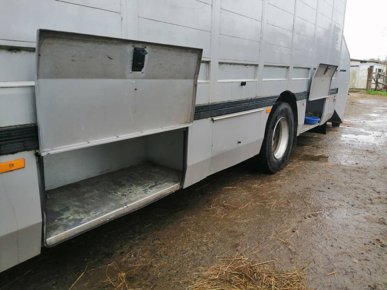 Zware paardenvrachtwagen (groot rijbewijs) Mercedes Actros  2005 Tweedehands