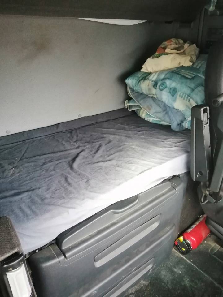 Zware paardenvrachtwagen (groot rijbewijs) Mercedes Actros  2005 Tweedehands