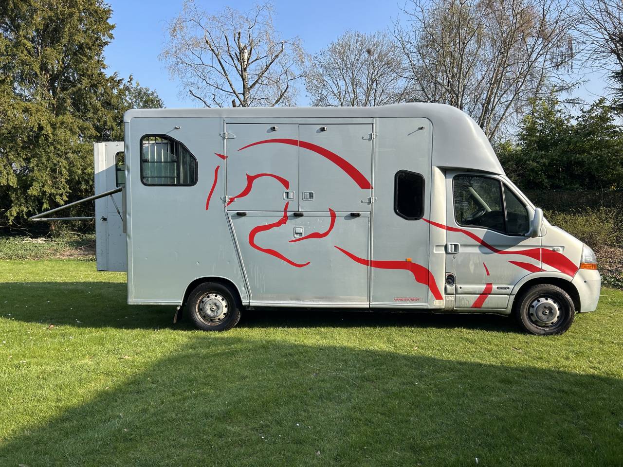 Kleine paardenvrachtwagen (B rijbewijs) Renault Master 2 2006 Tweedehands