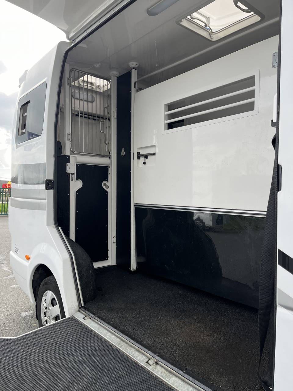 Kleine paardenvrachtwagen (B rijbewijs) Barbot master 2021 Tweedehands