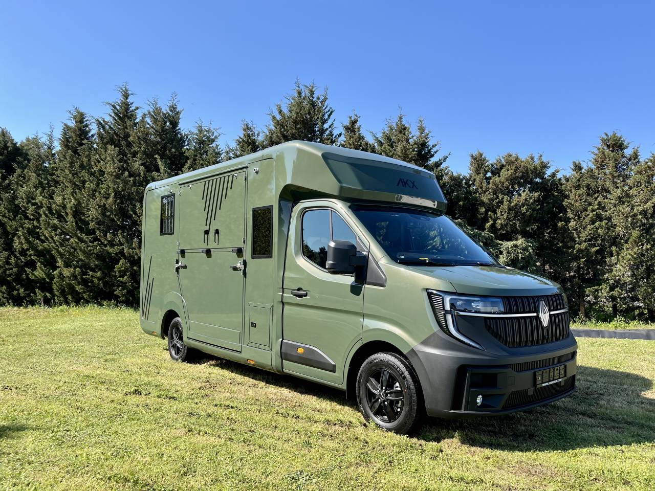 Kleine paardenvrachtwagen (B rijbewijs) AKX  2026 Nieuw