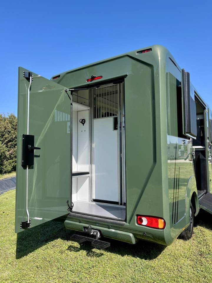 Kleine paardenvrachtwagen (B rijbewijs) AKX  2026 Nieuw