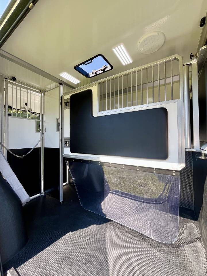 Kleine paardenvrachtwagen (B rijbewijs) AKX  2026 Nieuw