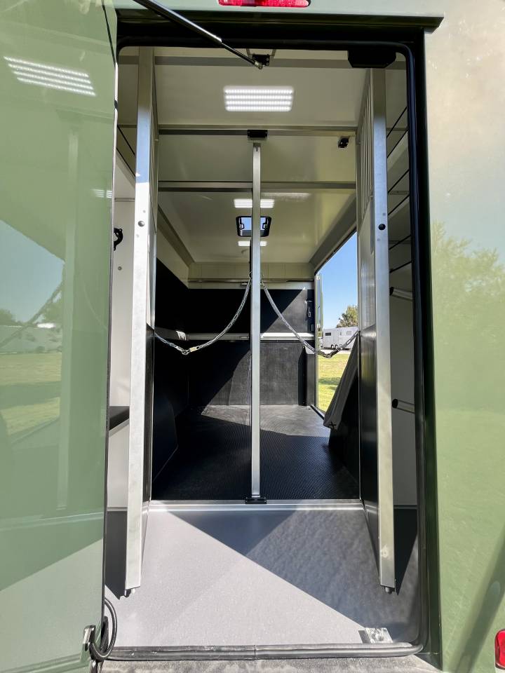 Kleine paardenvrachtwagen (B rijbewijs) AKX  2026 Nieuw