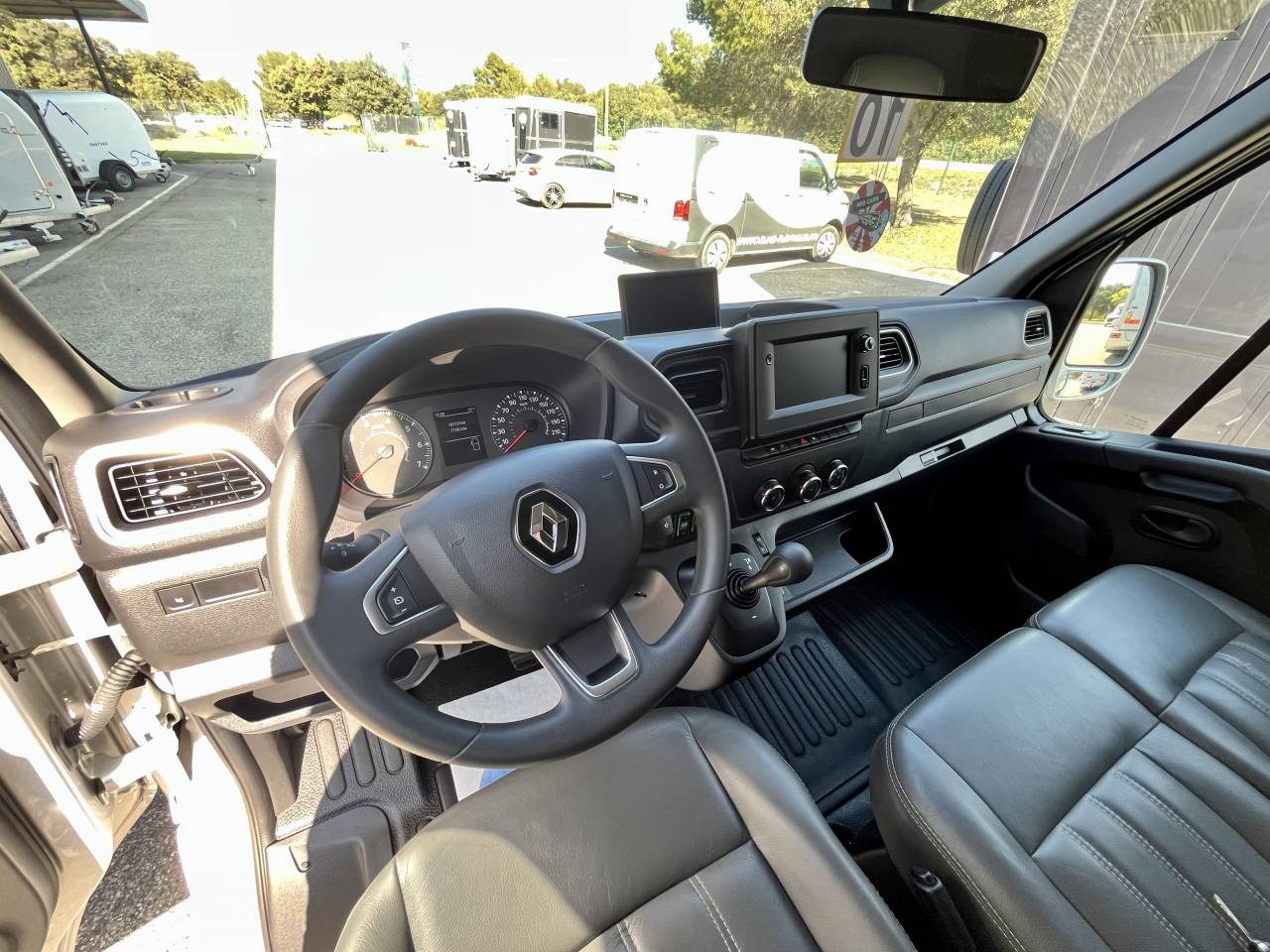 Kleine paardenvrachtwagen (B rijbewijs) STX  2021 Tweedehands