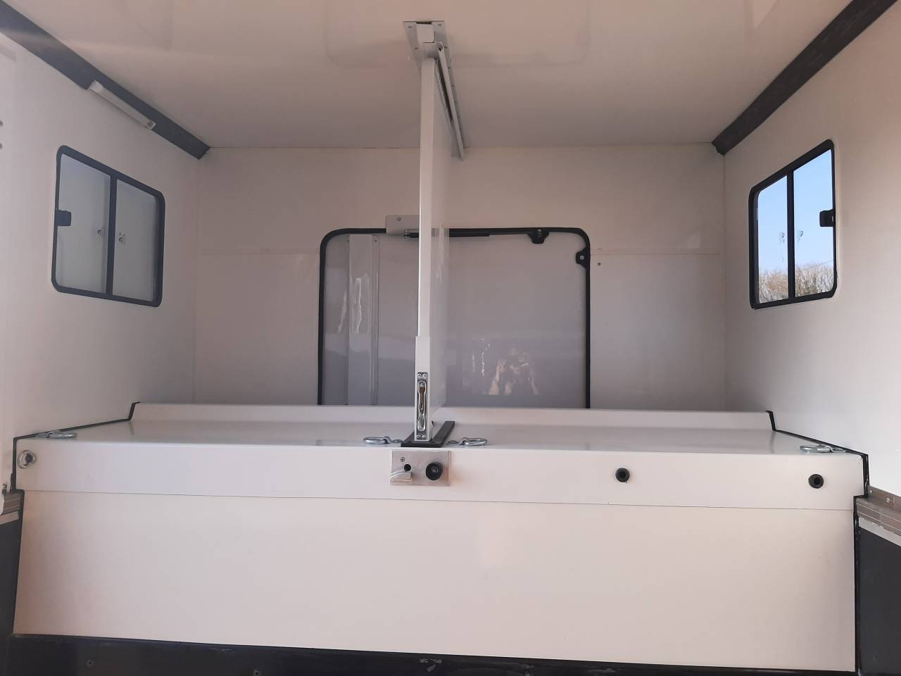 Kleine paardenvrachtwagen (B rijbewijs) Renault Master 2022 Tweedehands