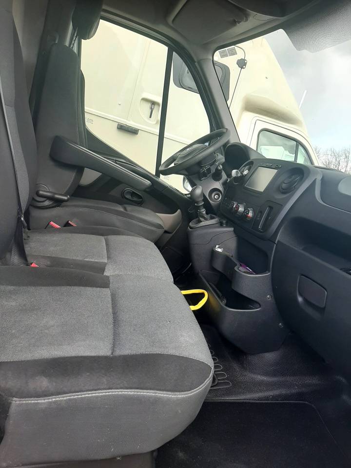 Kleine paardenvrachtwagen (B rijbewijs) Renault Master 2018 Tweedehands