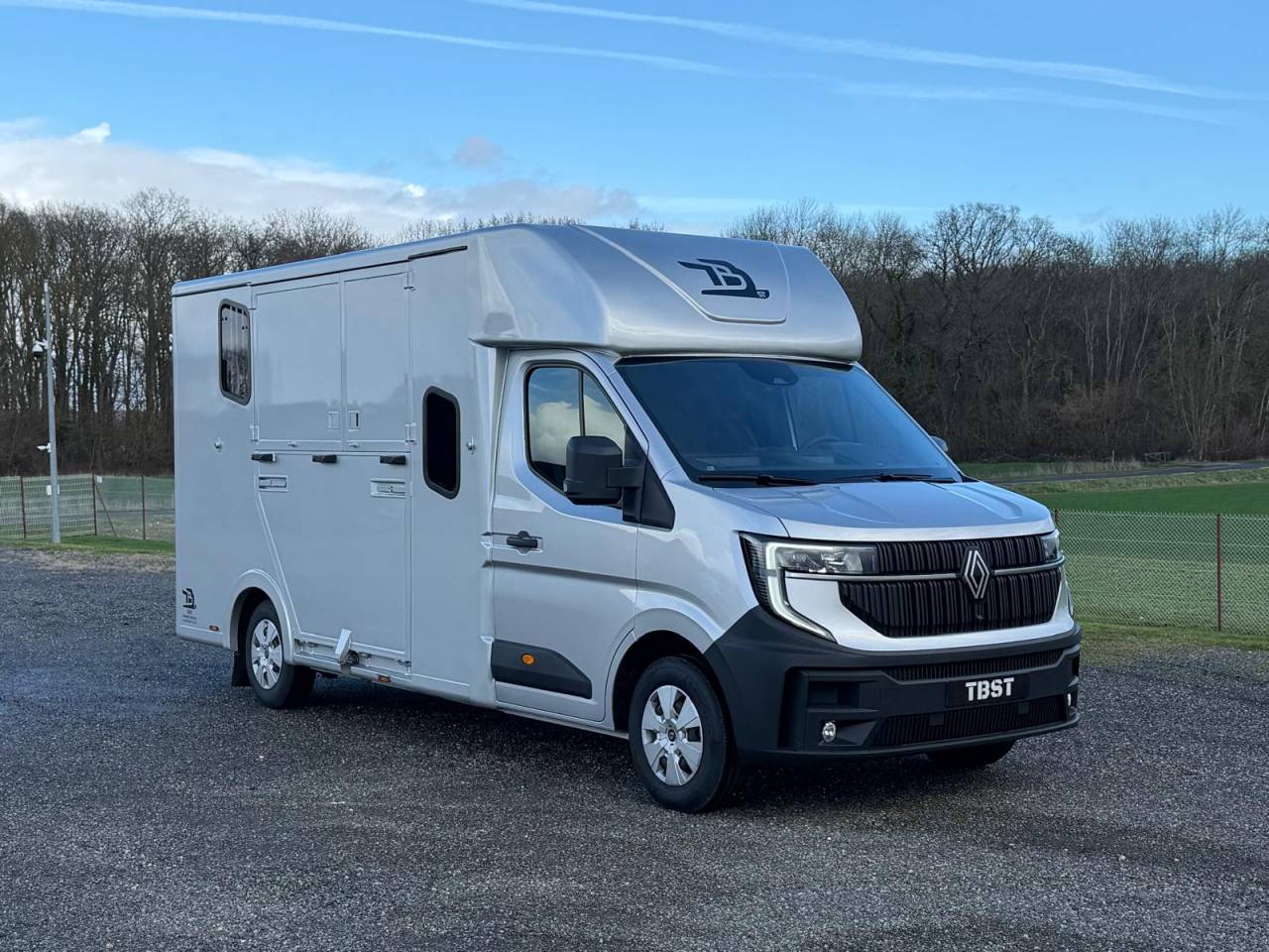 Kleine paardenvrachtwagen (B rijbewijs) TBST Renault Master 2026 Nieuw