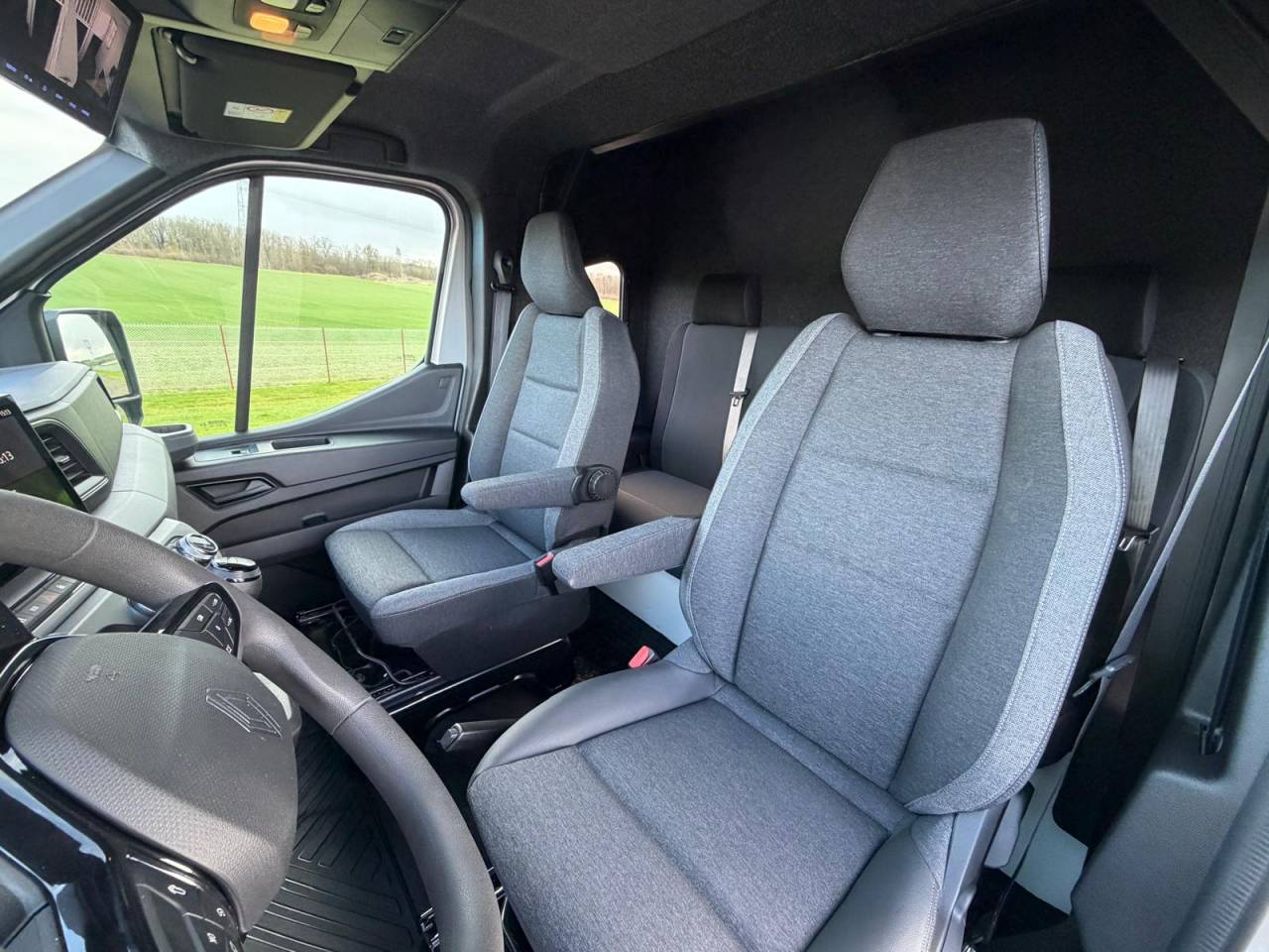 Kleine paardenvrachtwagen (B rijbewijs) TBST Renault Master 2026 Nieuw