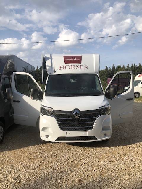 Kleine paardenvrachtwagen (B rijbewijs) Trans Box living 2025 Tweedehands