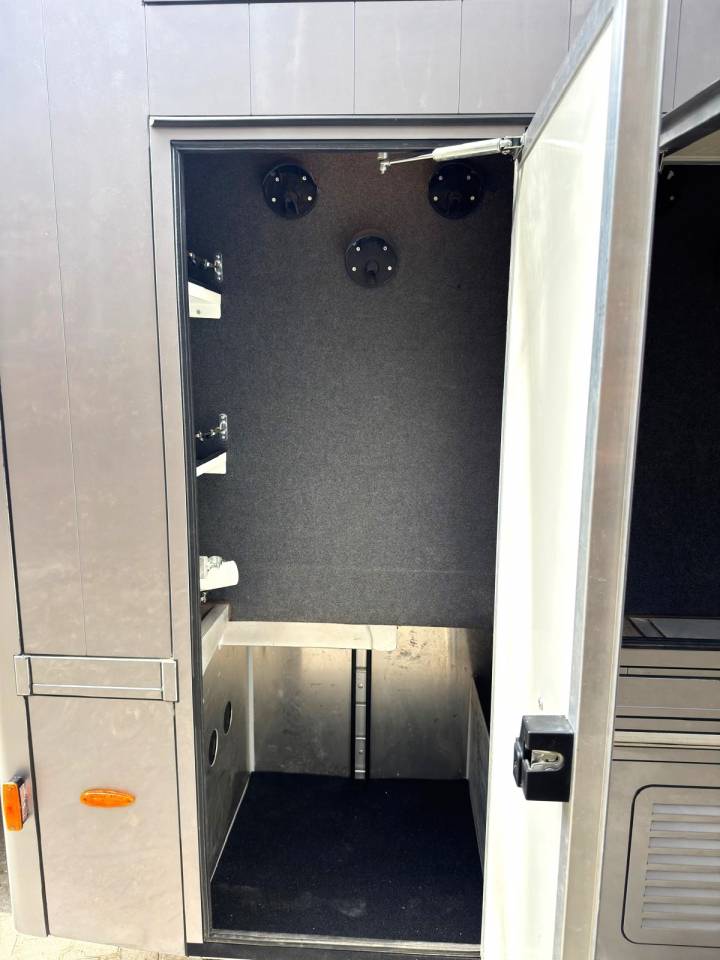 Zware paardenvrachtwagen (groot rijbewijs) Mercedes MERCEDES-BENZ 0 Tweedehands