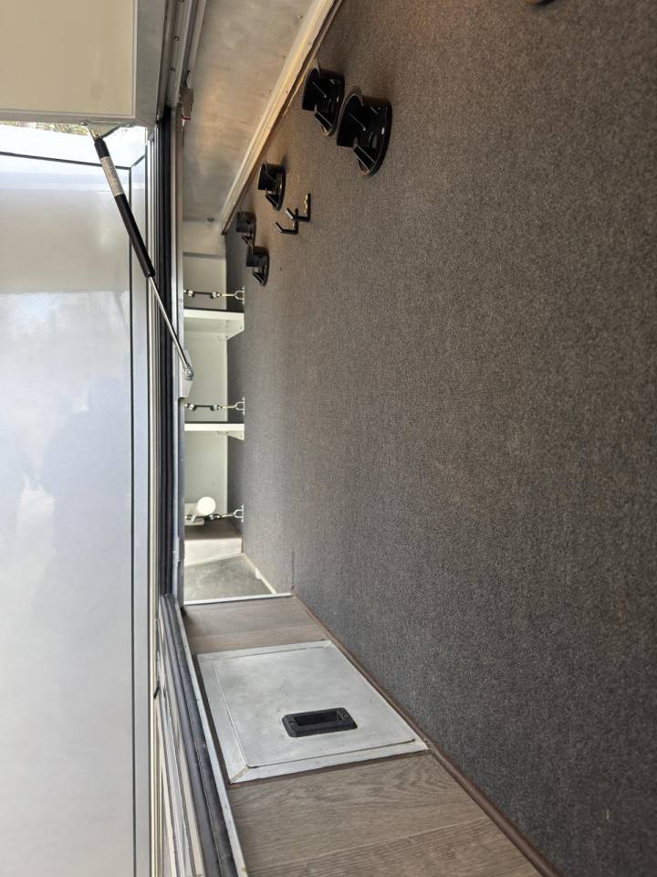 Zware paardenvrachtwagen (groot rijbewijs) Mercedes MERCEDES-BENZ 0 Tweedehands