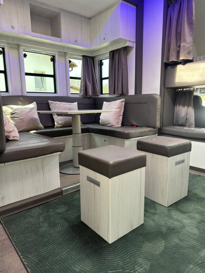 Zware paardenvrachtwagen (groot rijbewijs) Mercedes MERCEDES-BENZ 0 Tweedehands