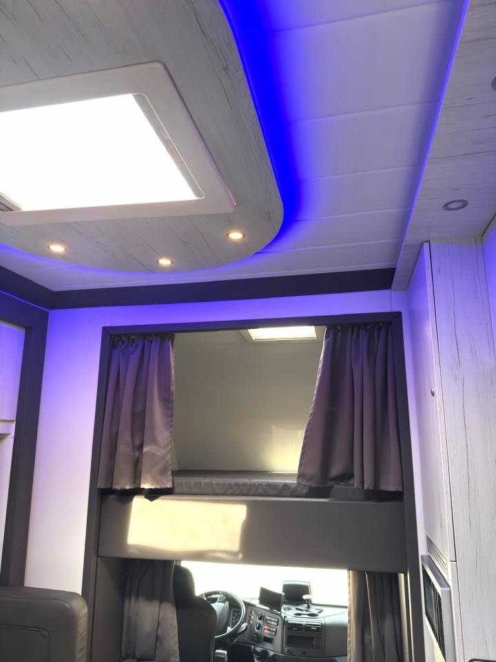 Zware paardenvrachtwagen (groot rijbewijs) Mercedes MERCEDES-BENZ 0 Tweedehands