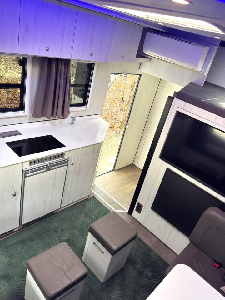 Zware paardenvrachtwagen (groot rijbewijs) Mercedes MERCEDES-BENZ 0 Tweedehands