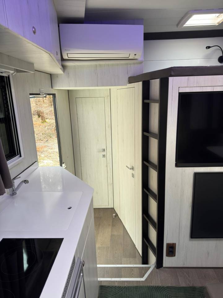 Zware paardenvrachtwagen (groot rijbewijs) Mercedes MERCEDES-BENZ 0 Tweedehands