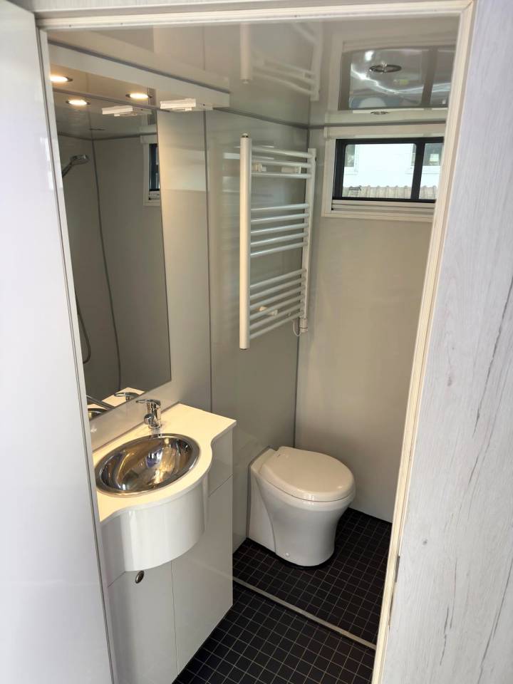 Zware paardenvrachtwagen (groot rijbewijs) Mercedes MERCEDES-BENZ 0 Tweedehands