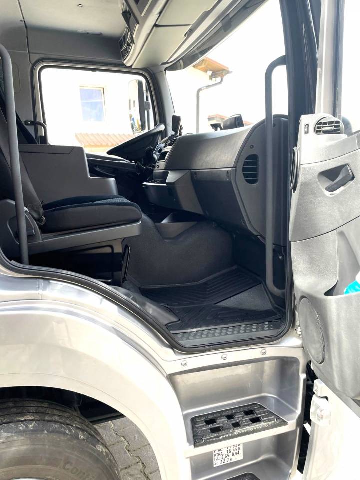 Zware paardenvrachtwagen (groot rijbewijs) Mercedes MERCEDES-BENZ 0 Tweedehands