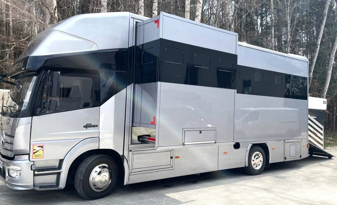 Zware paardenvrachtwagen (groot rijbewijs) Mercedes MERCEDES-BENZ 0 Tweedehands