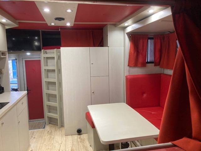 Zware paardenvrachtwagen (groot rijbewijs) Renault 44HH1 2011 Tweedehands