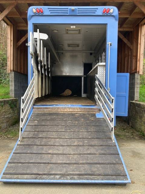 Zware paardenvrachtwagen (groot rijbewijs) Renault 44HH1 2011 Tweedehands