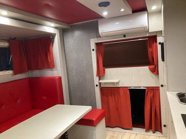 Zware paardenvrachtwagen (groot rijbewijs) Renault 44HH1 2011 Tweedehands