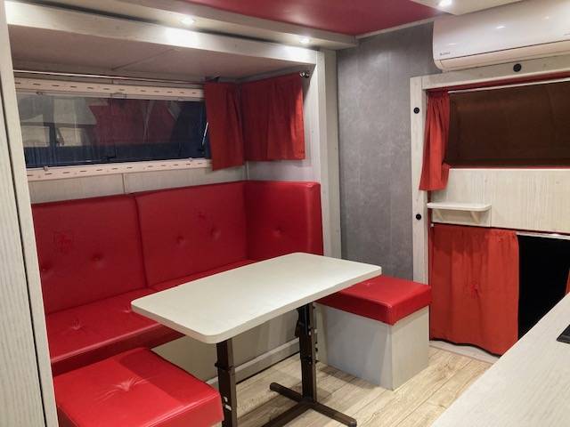 Zware paardenvrachtwagen (groot rijbewijs) Renault 44HH1 2011 Tweedehands