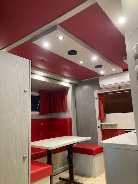 Zware paardenvrachtwagen (groot rijbewijs) Renault 44HH1 2011 Tweedehands