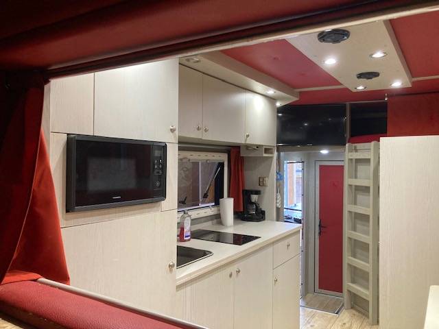 Zware paardenvrachtwagen (groot rijbewijs) Renault 44HH1 2011 Tweedehands