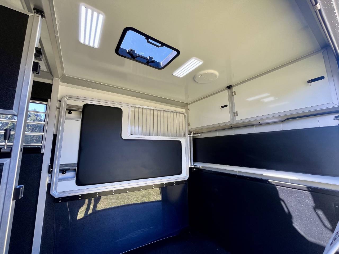 Kleine paardenvrachtwagen (B rijbewijs) STX  2026 Nieuw