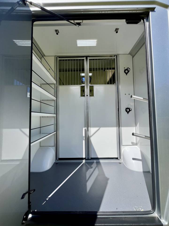 Kleine paardenvrachtwagen (B rijbewijs) STX  2026 Nieuw